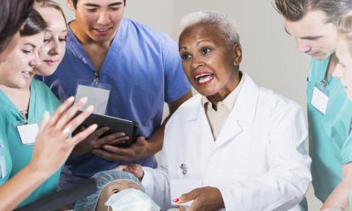 Nurse Instructor Who Went From RN to Nurse Educator Teaching Students 